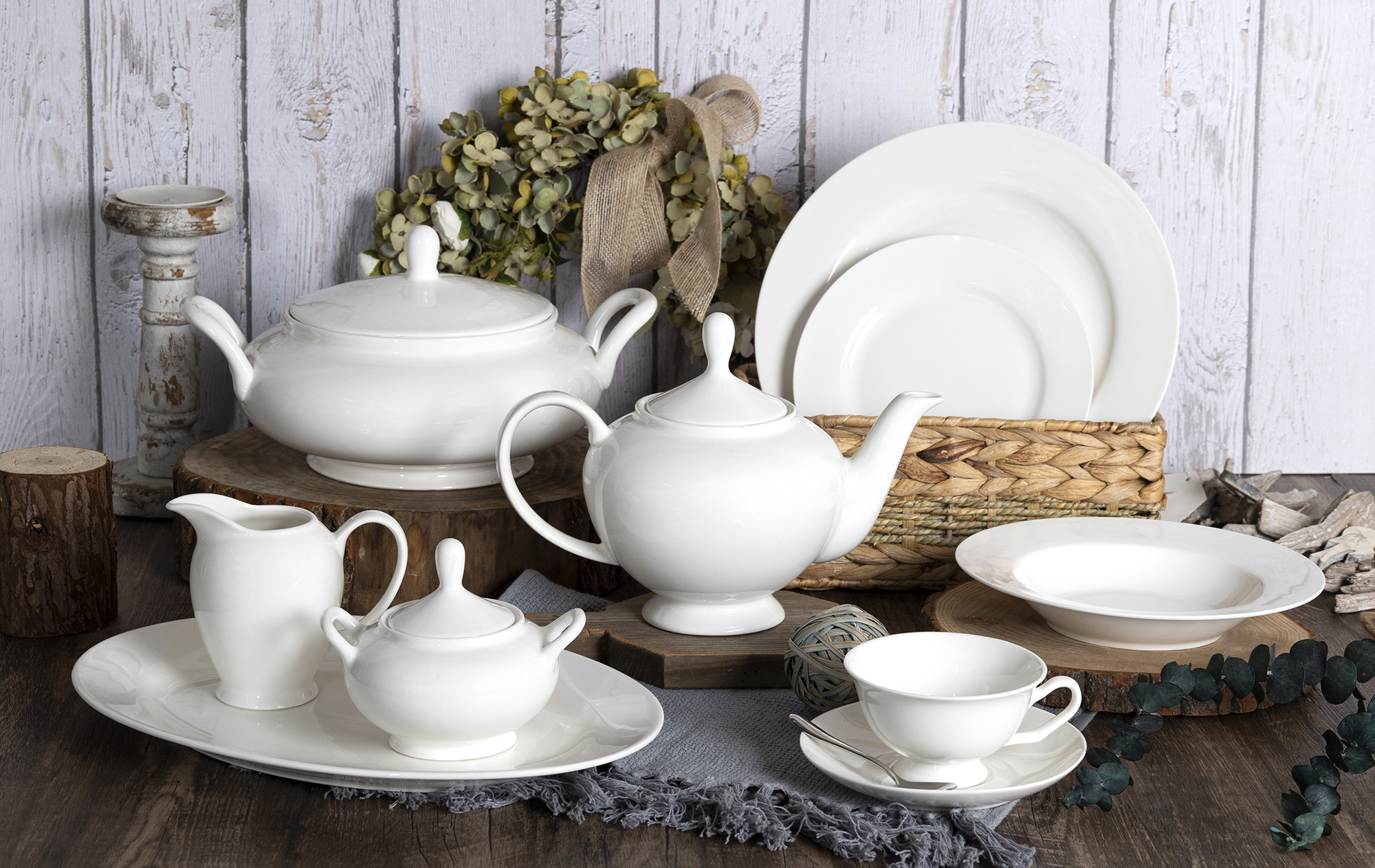 CHANGSHA HAPPY GO European-Style Fine Bone China Tea and Dinner Set – Elegant White Porcelain with Smooth Glaze for Afternoon Tea and Banquet Use |happygodinnerware.com