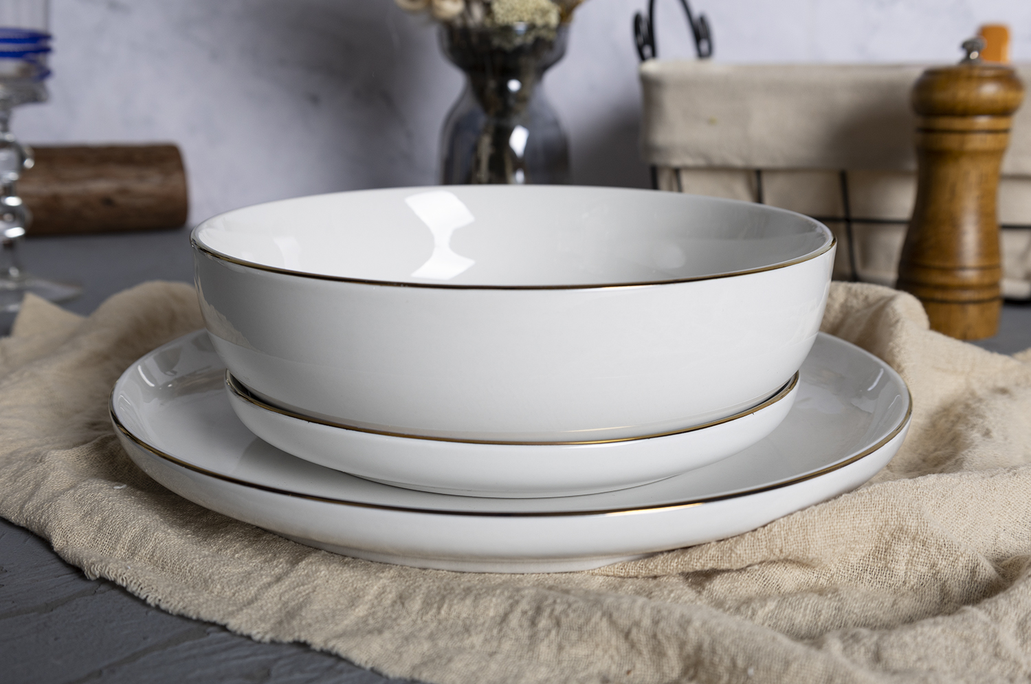 CHANGSHA HAPPY GO White Porcelain Tableware Set with Gold Rim | happygodinnerware.com