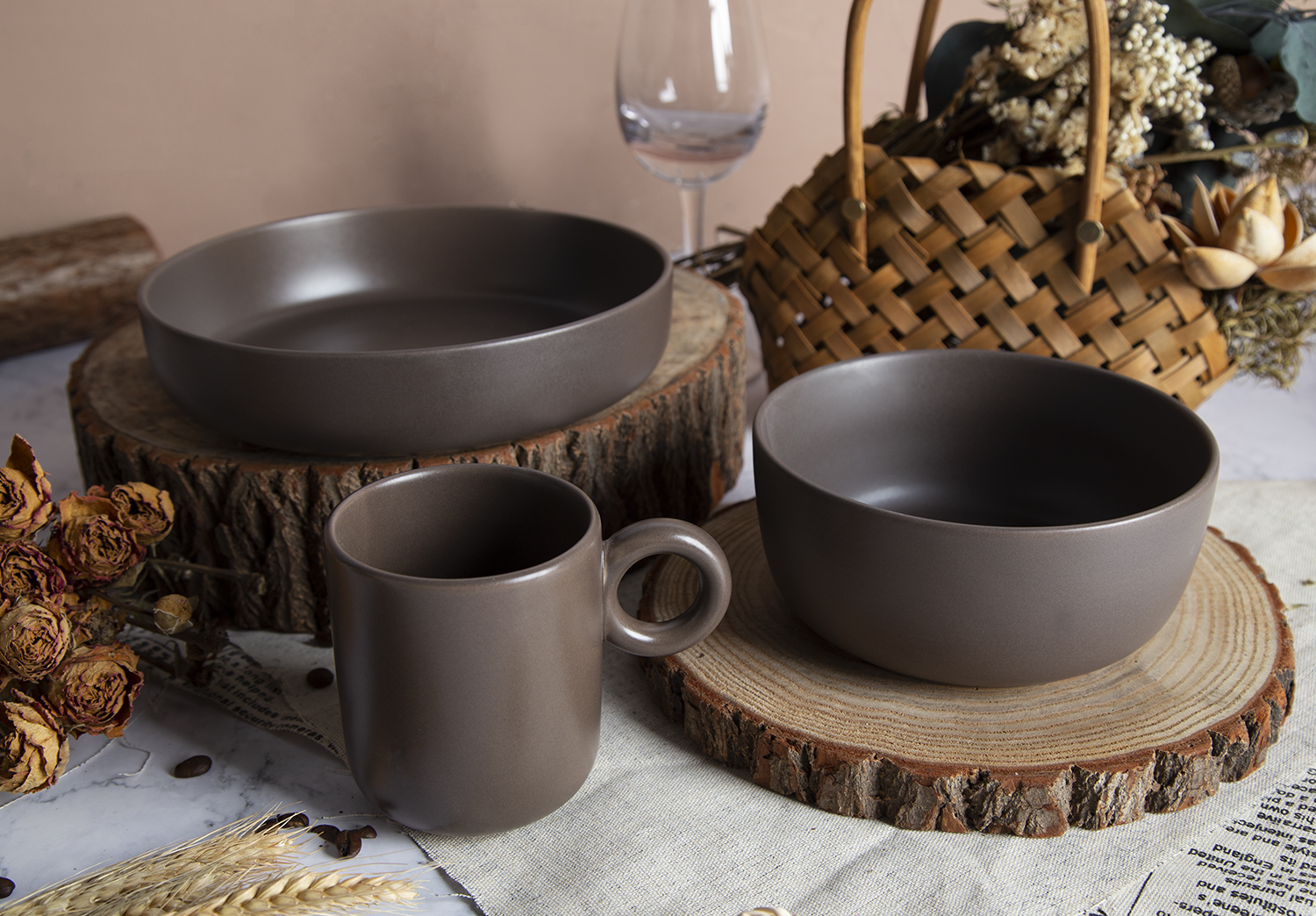 CHANGSHA HAPPY GO Color Glaze Ceramic Tableware with Unique Color Combinations |happygodinnerware.com