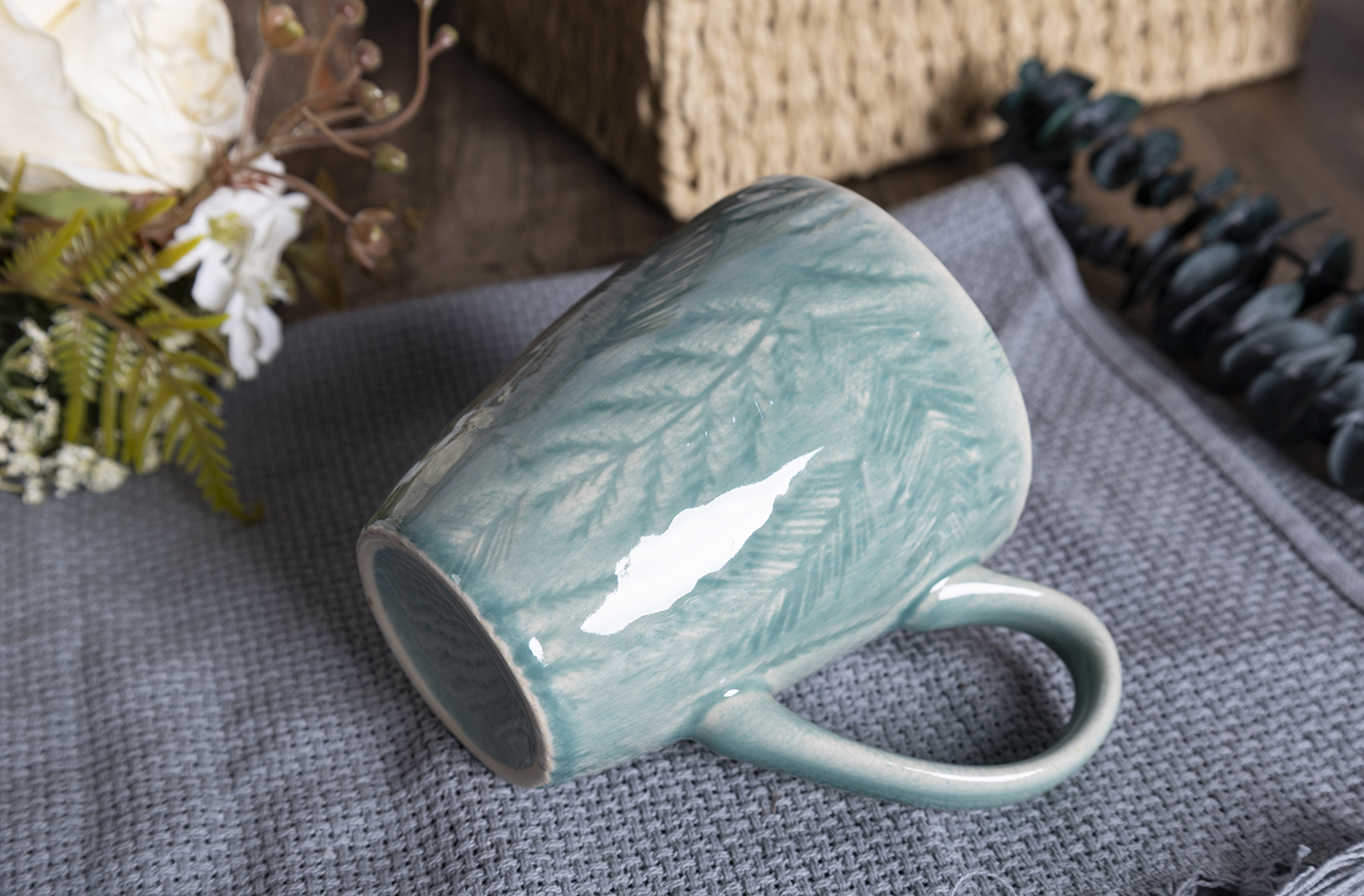 CHANGSHA HAPPY GO Handcrafted Reactive Glaze Stoneware Tableware Set in Warm Ivory and Speckled Green with Organic Finish |Dopamine Series Ceramics |happygodinnerware.com