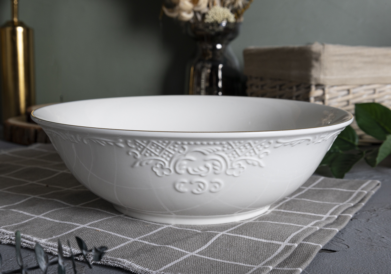 CHANGSHA HAPPY GO  Luxurious White Bone China Embossed Dinnerware with Gold Rim – Wedding Gift Table Set from Changsha Happy Go |happygodinnerware.com