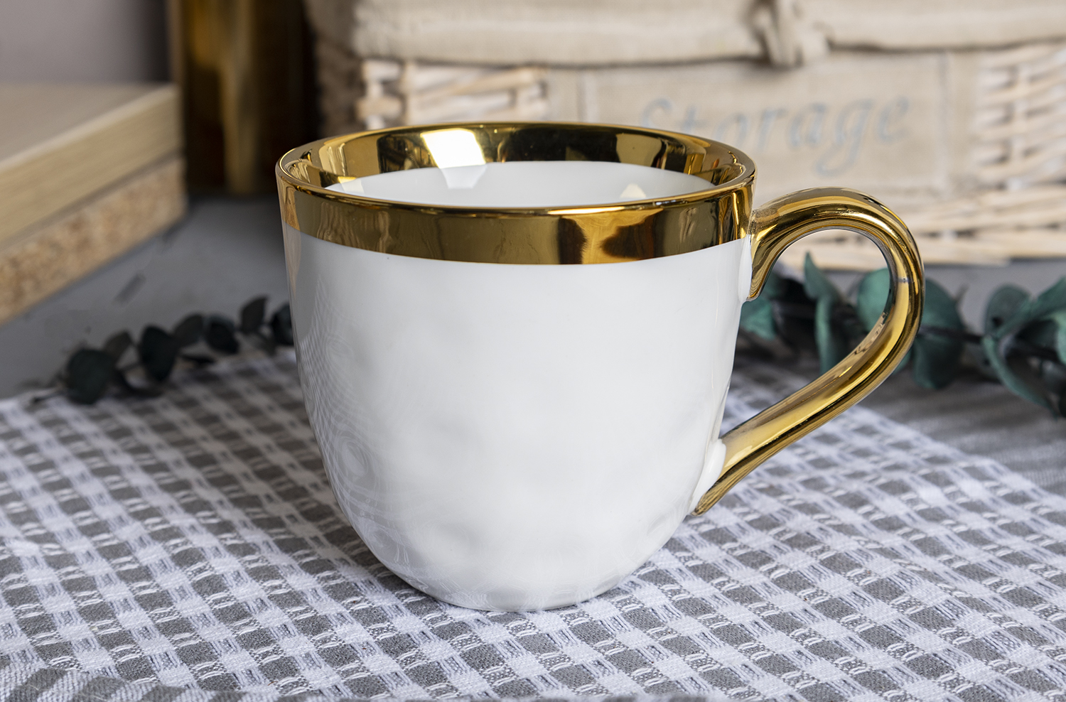 CHANGSHA HAPPY GO Full Electroplated Gold Hammered Bone China Dinnerware Set for Banquet and Holiday Table Decor |happygodinnerware.com