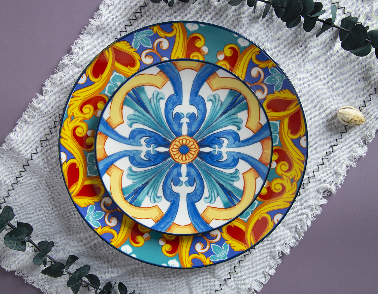 CHANGSHA HAPPY GO  Vintage Italian-Style Printed White Porcelain Dinnerware with Gold Accents and Floral Decals  |Dopamine Series Ceramics  |happygodinnerware.com