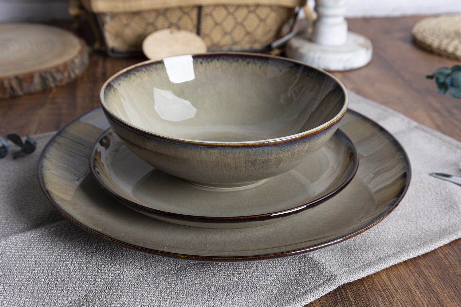 CHANGSHA HAPPY GO Reactive Glaze Stoneware with Elegant Pink Tone | happygodinnerware.com