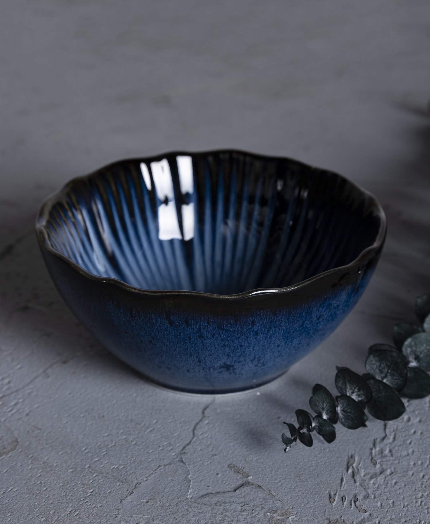 CHANGSHA HAPPY GO Porcelain Embossed Reactive Glaze Dinnerware Set with Petal Relief and Colorful Accents |happygodinnerware.com