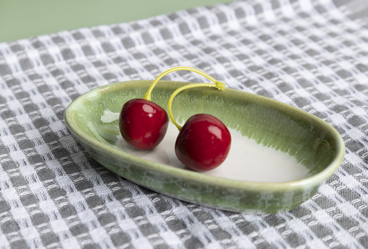 CHANGSHA HAPPY GO  Handcrafted Reactive Glaze Stoneware Dinner Set in Forest Green with Matte Gradient Finish |Dopamine Series Ceramics  |happygodinnerware.com