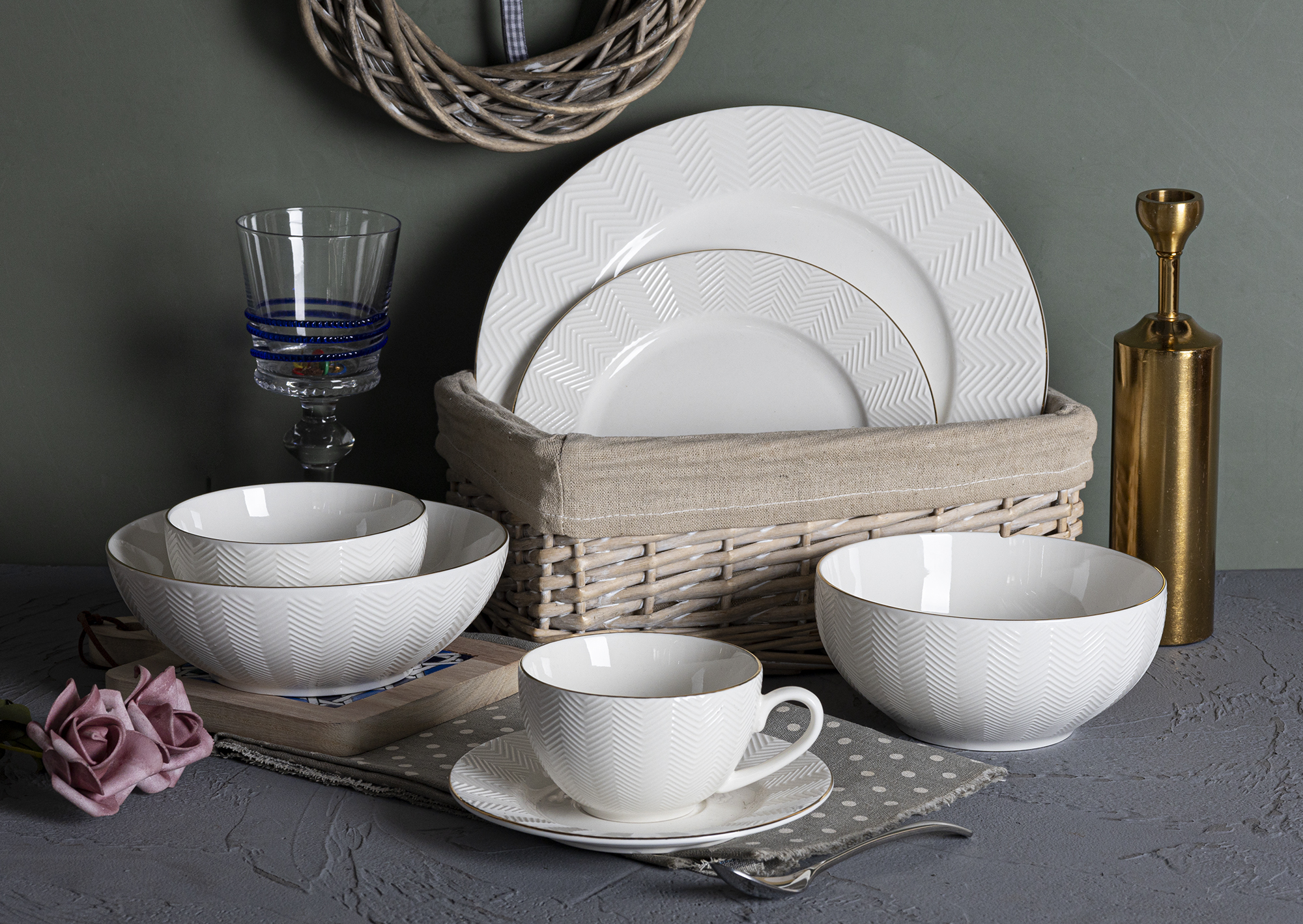 CHANGSHA HAPPY GO  Chevron Embossed Bone China Dinnerware Set with Elegant Gold Rim – Modern Minimalist Design  |happygodinnerware.com