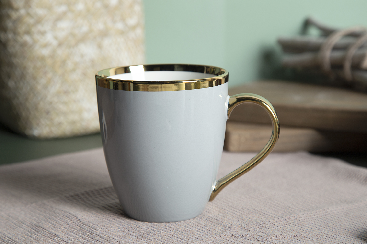 CHANGSHA HAPPY GO Elegant Bone China Mug Collection with Color Glaze and Luxurious Gold Rim |happygodinnerware.com