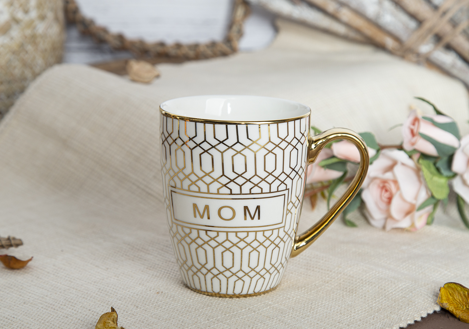 CHANGSHA HAPPY GO Electroplated Bone China Mother’s Day Mug with Gold Handle and Letter Design |happygodinnerware.com