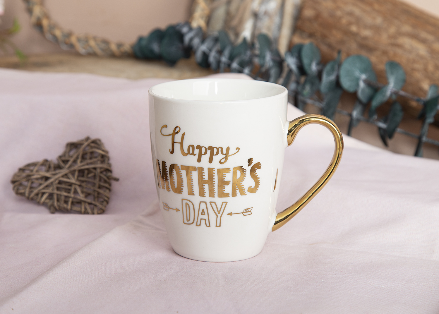 CHANGSHA HAPPY GO Mother's Day Electroplated Mug in New Bone China with Elegant Gold Accents |happygodinnerware.com