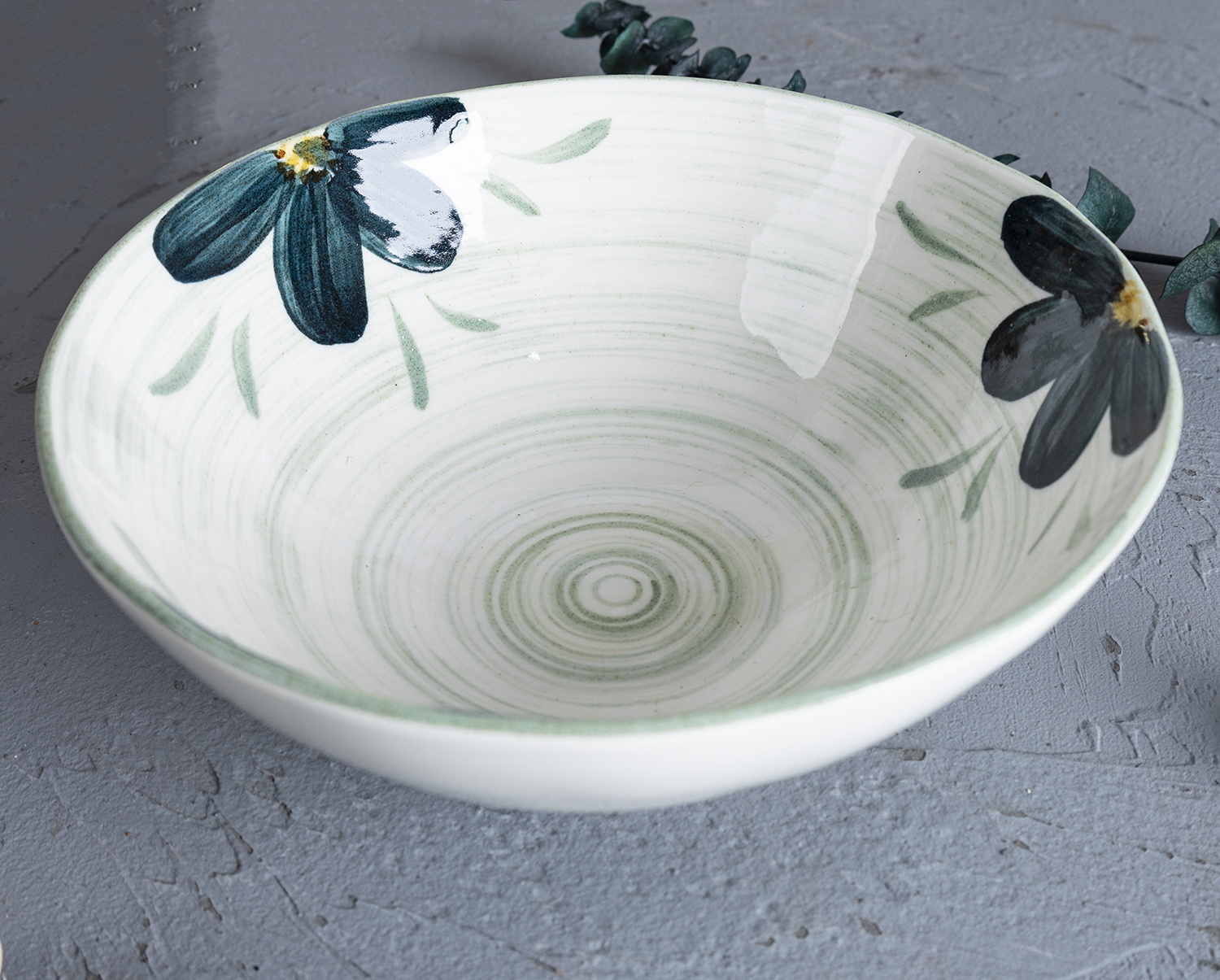 CHANGSHA HAPPY GO  Artistic Bone China Tableware Set with Glossy Finish and Hand-Painted Midnight Floral Design  |happygodinnerware.com