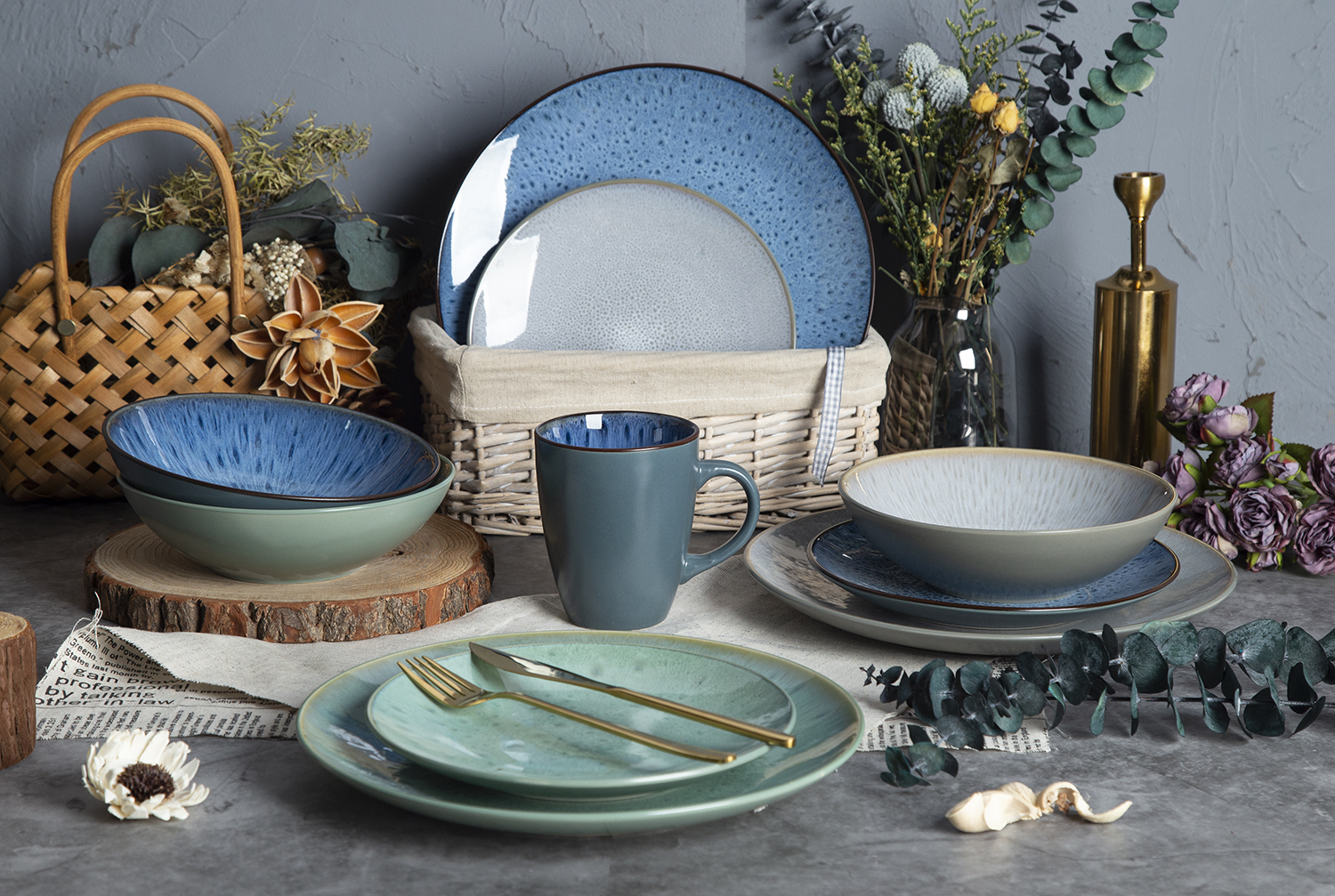 CHANGSHA HAPPY GO Reactive Glaze Stoneware Dinnerware Set in Ocean Blue and Forest Green |happygodinnerware.com
