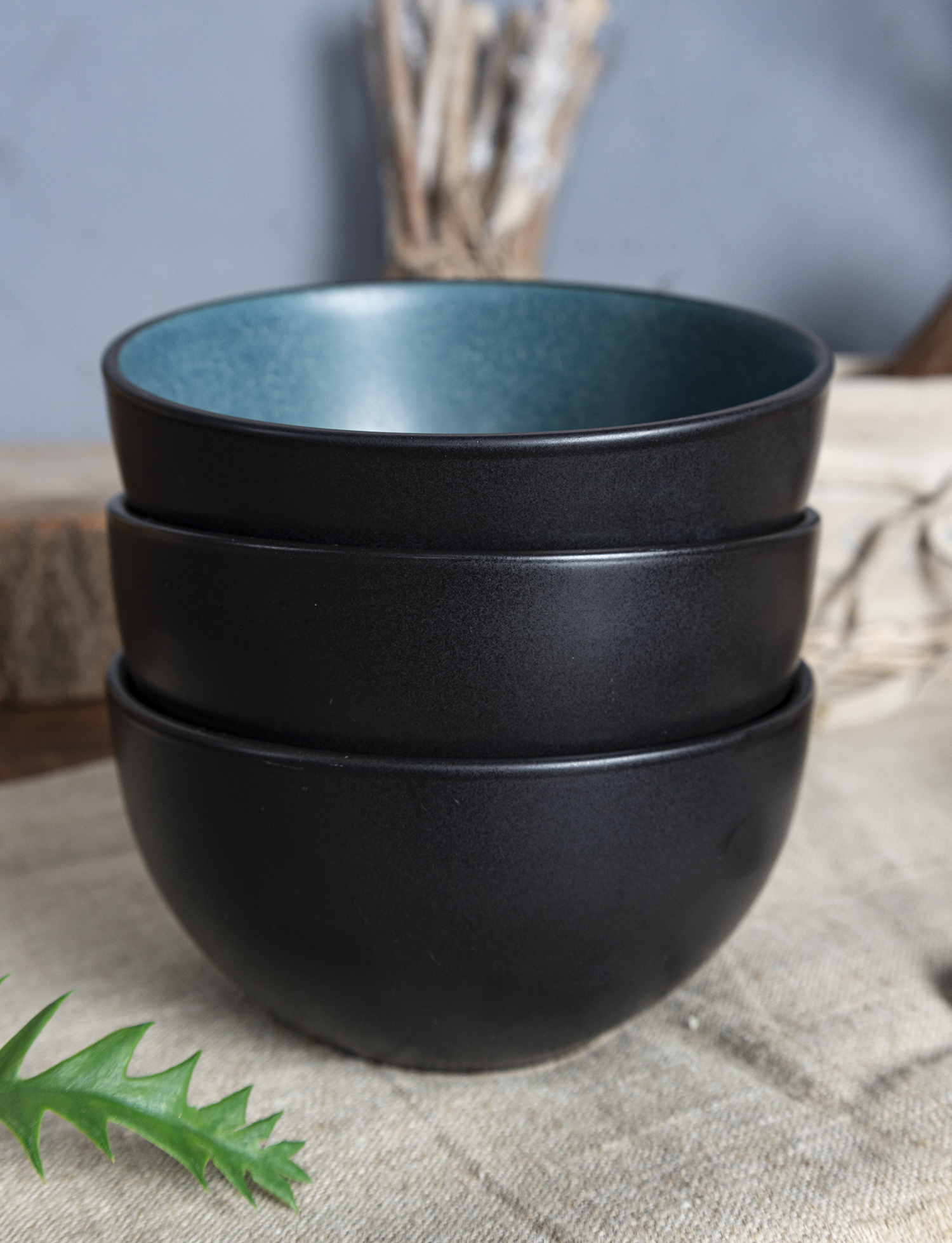 CHANGSHA HAPPY GO Rustic Speckled Stoneware Dinner Set with Dual-Color Reactive Glaze and Earthy Gold Rim |happygodinnerware.com