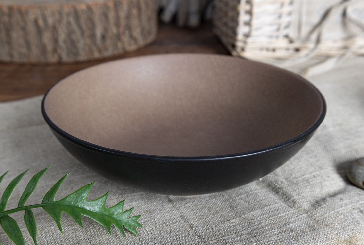 CHANGSHA HAPPY GO Rustic Speckled Stoneware Dinner Set with Dual-Color Reactive Glaze and Earthy Gold Rim |happygodinnerware.com