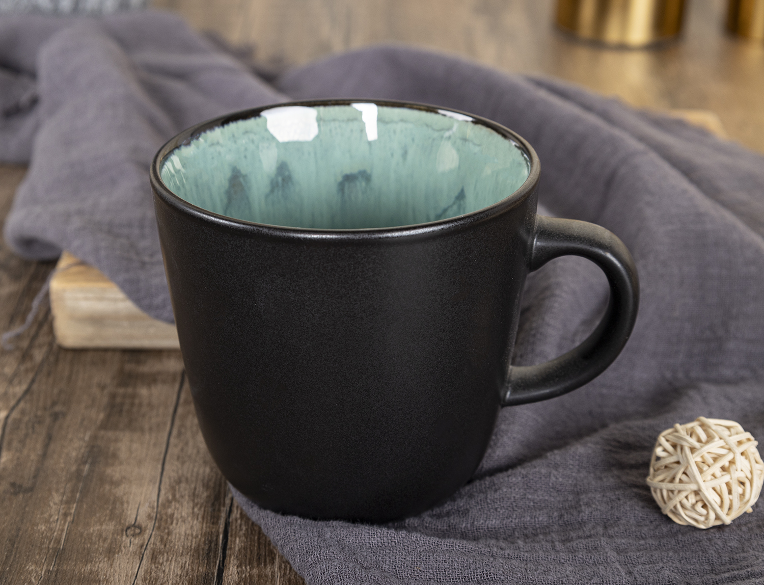 CHANGSHA HAPPY GO Artisan Reactive Glaze Stoneware Dinner Set with Multicolor Handcrafted Interiors and Gloss Finish |happygodinnerware.com