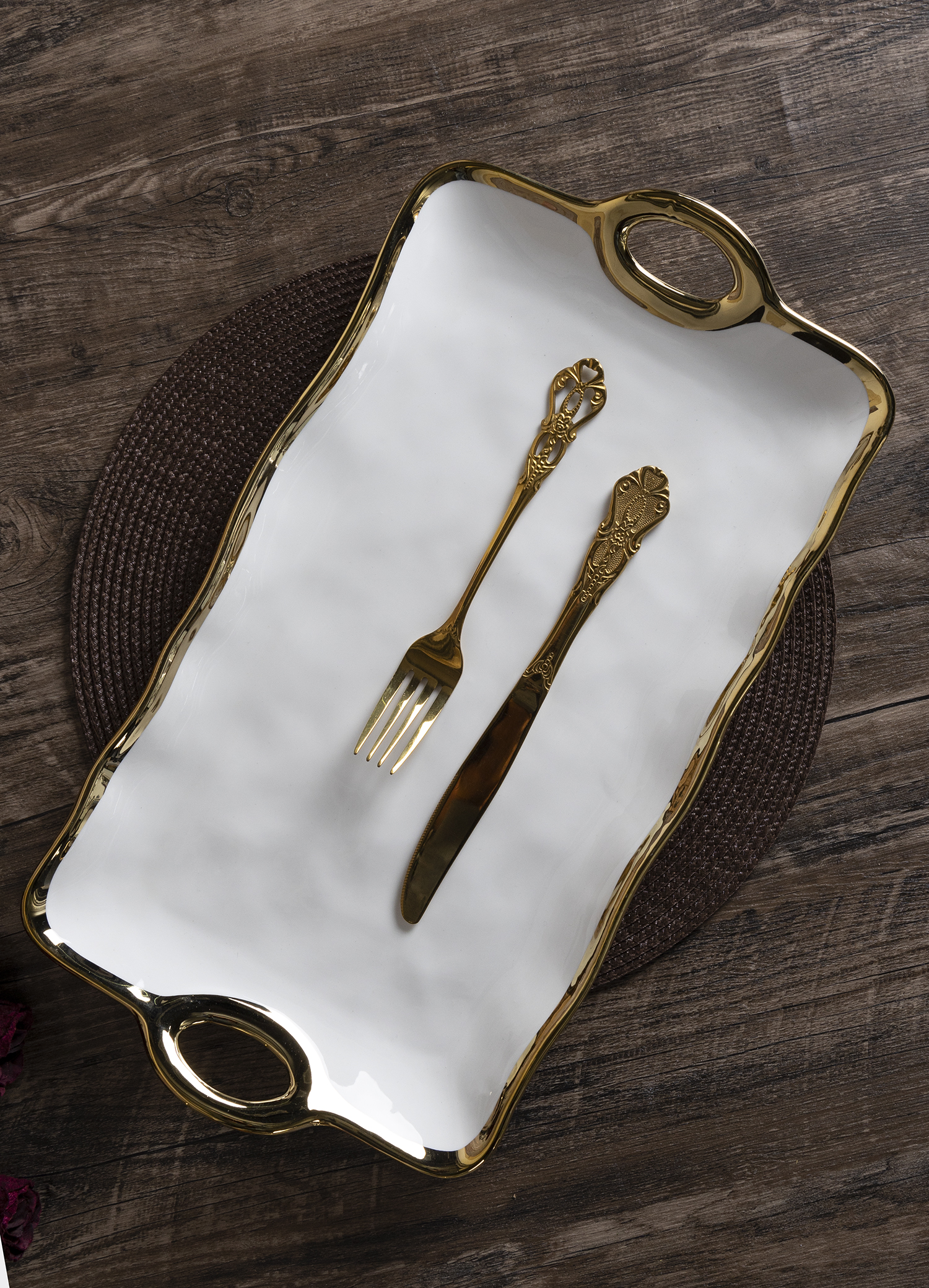 CHANGSHA HAPPY GO Irregular Wave-Shaped Long Bone China Plate with Electroplated Gold Rim for Gourmet Food Presentation |happygodinnerware.com