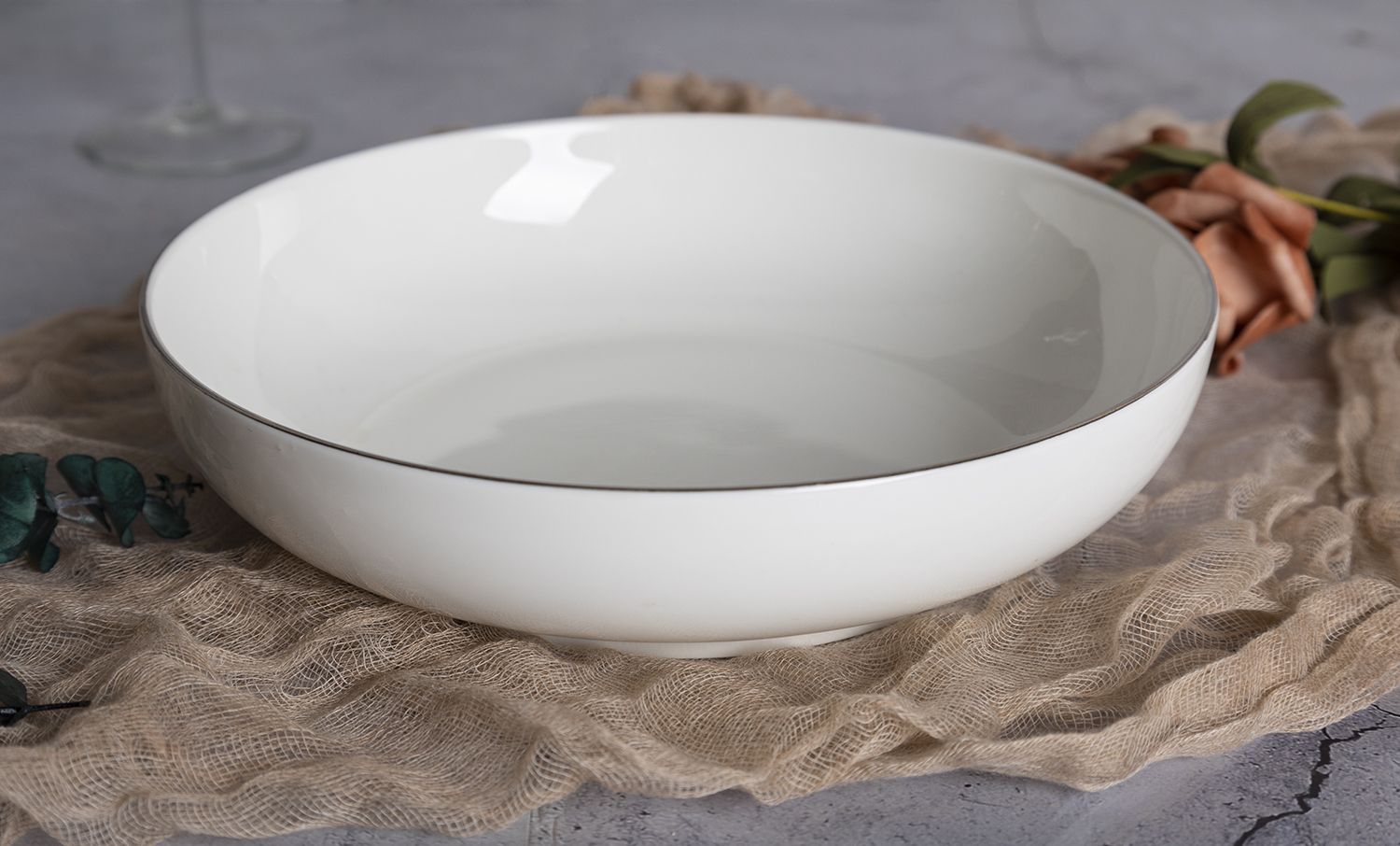 CHANGSHA HAPPY GO Classic Porcelain Dinnerware Set with Silver Accent – Timeless White Tableware for Sophisticated Dining Occasions |happygodinnerware.com
