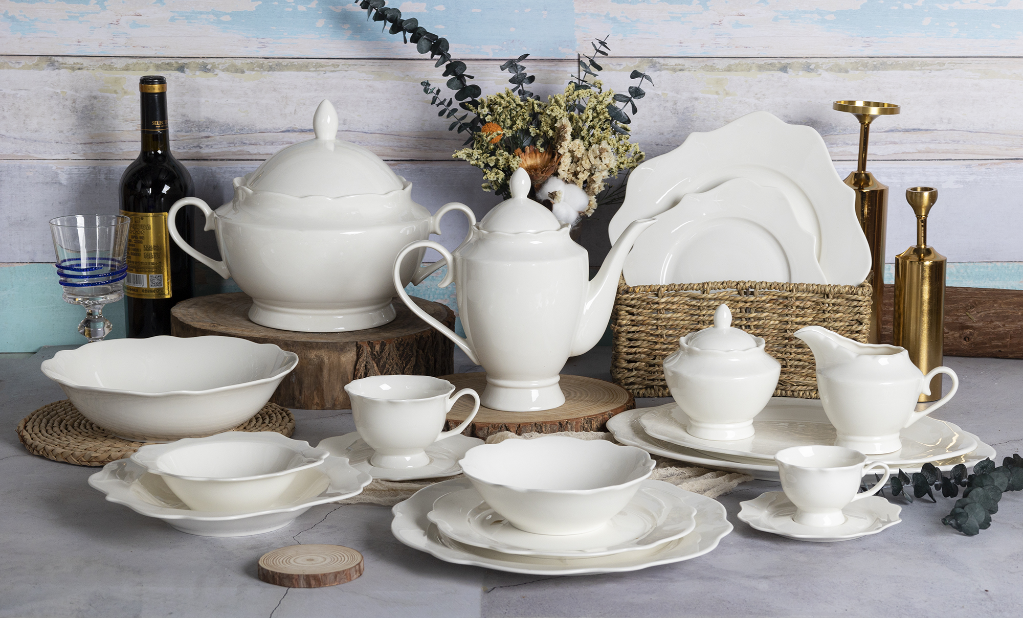 CHANGSHA HAPPY GO European Style Bone China Tableware and Tea Set with Embossed Lotus-Edge Design for Elegant Dining |happygodinnerware.com