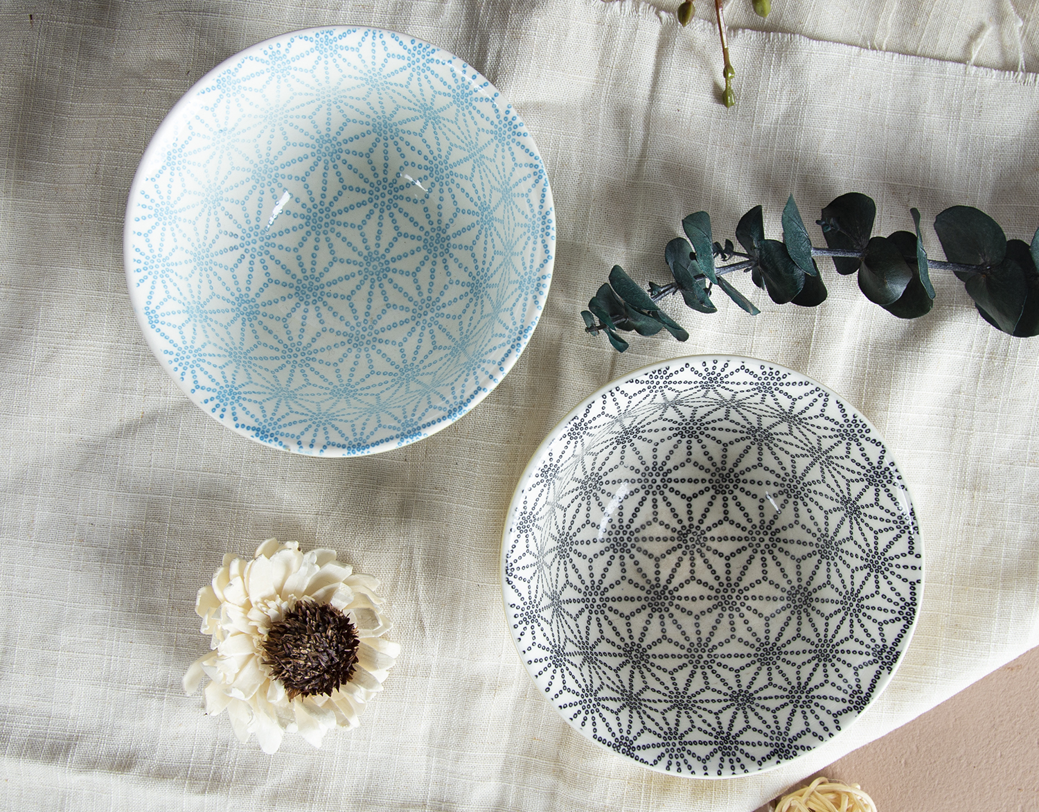 CHANGSHA HAPPY GO Star Pattern Embossed Stoneware Bowls with Color Glaze and Printed Design | happygodinnerware.com