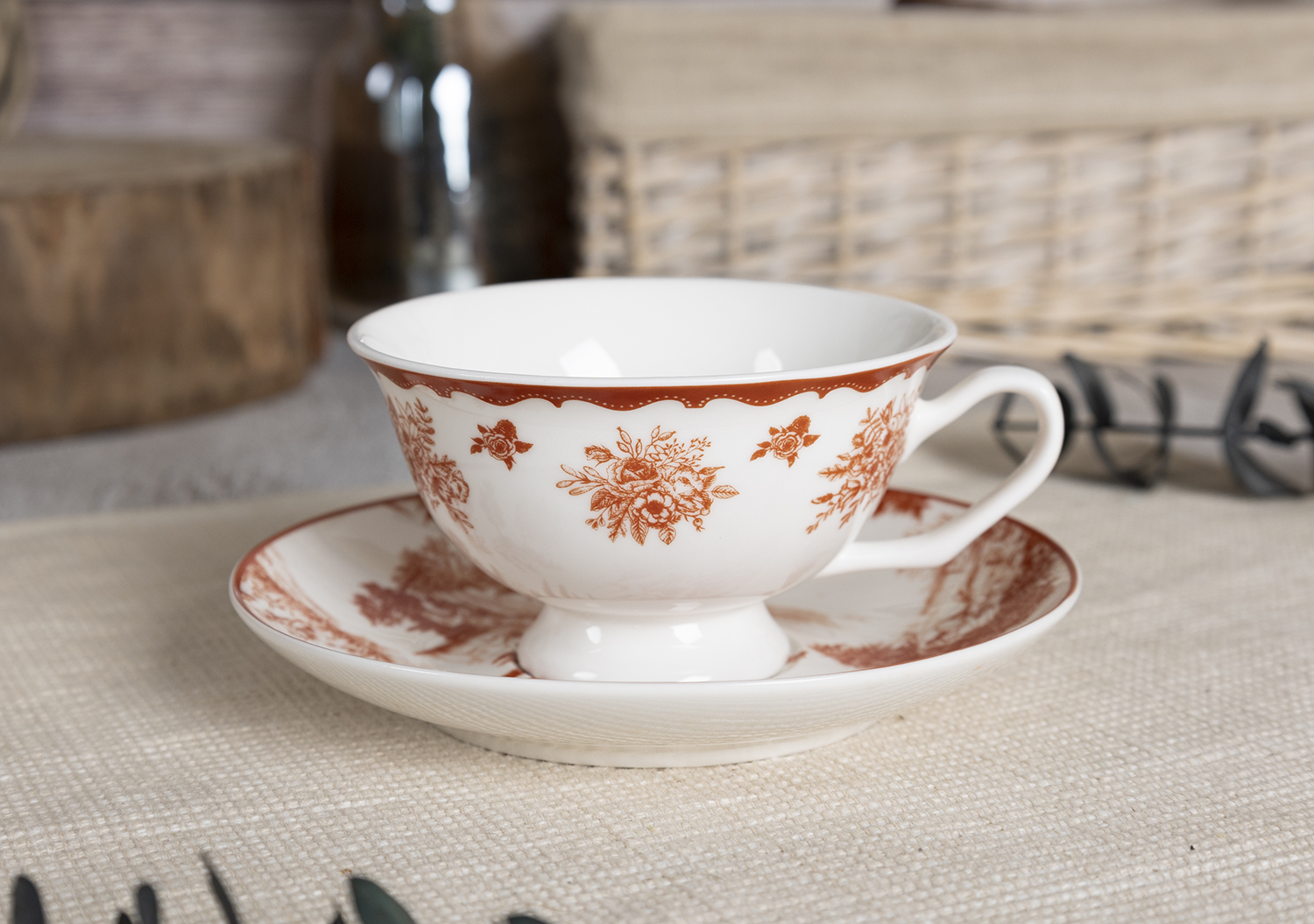 CHANGSHA HAPPY GO Vintage Red Countryside Scene Decal Bone China Tableware Set – Classic Western Style Dinner Set  |happygodinnerware.com