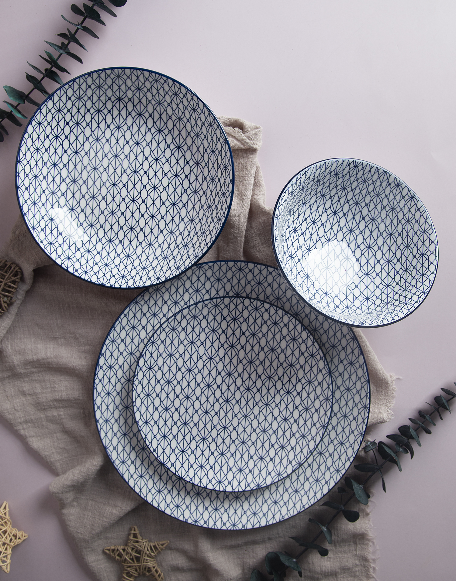 CHANGSHA HAPPY GO White Porcelain Dinnerware with Blue and Gray Mixed Floral Prints | happygodinnerware.com