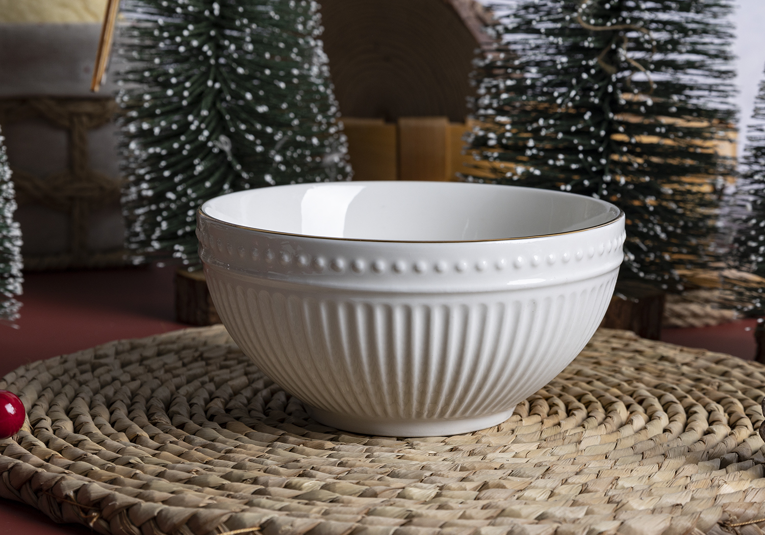 CHANGSHA HAPPY GO Luxury White Embossed Bone China Dinnerware Set with Gold Rim and Vertical Fluted Pattern |happygodinnerware.com