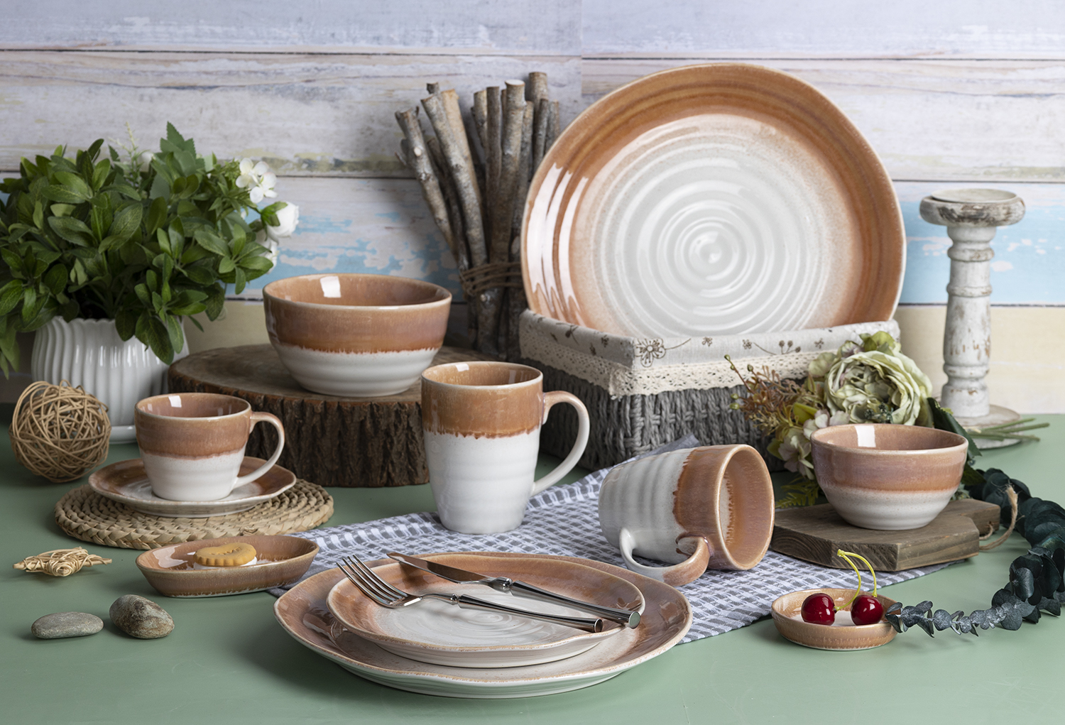 CHANGSHA HAPPY GO  Reactive Glaze Stoneware Dinner Set in Sunset Pink with a Natural Gradient and Circular Brush Pattern |Dopamine Series Ceramics  |happygodinnerware.com