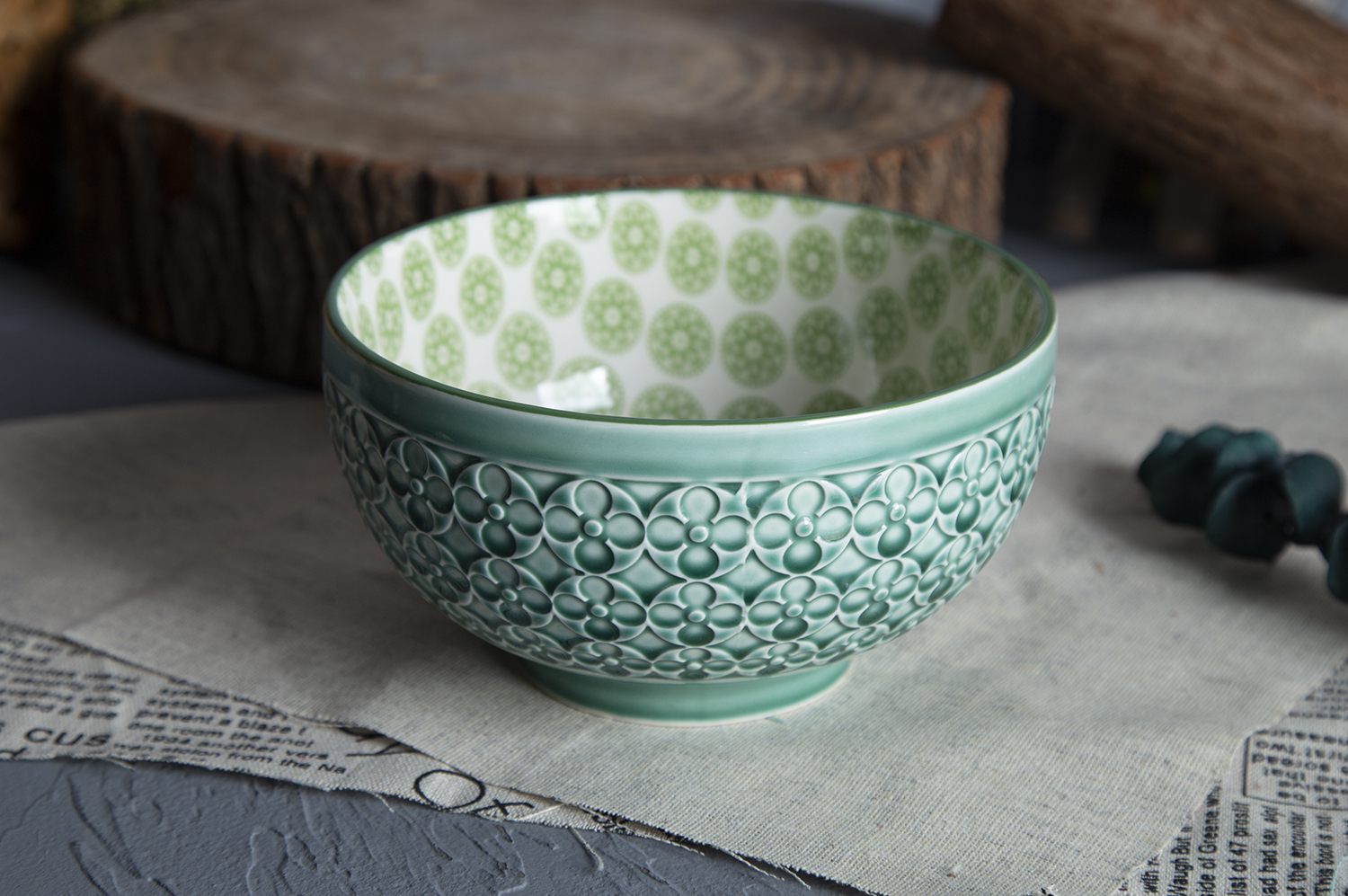 CHANGSHA HAPPY GO Circle Flower Embossed Stoneware Bowls with Floral Print | happygodinnerware.com