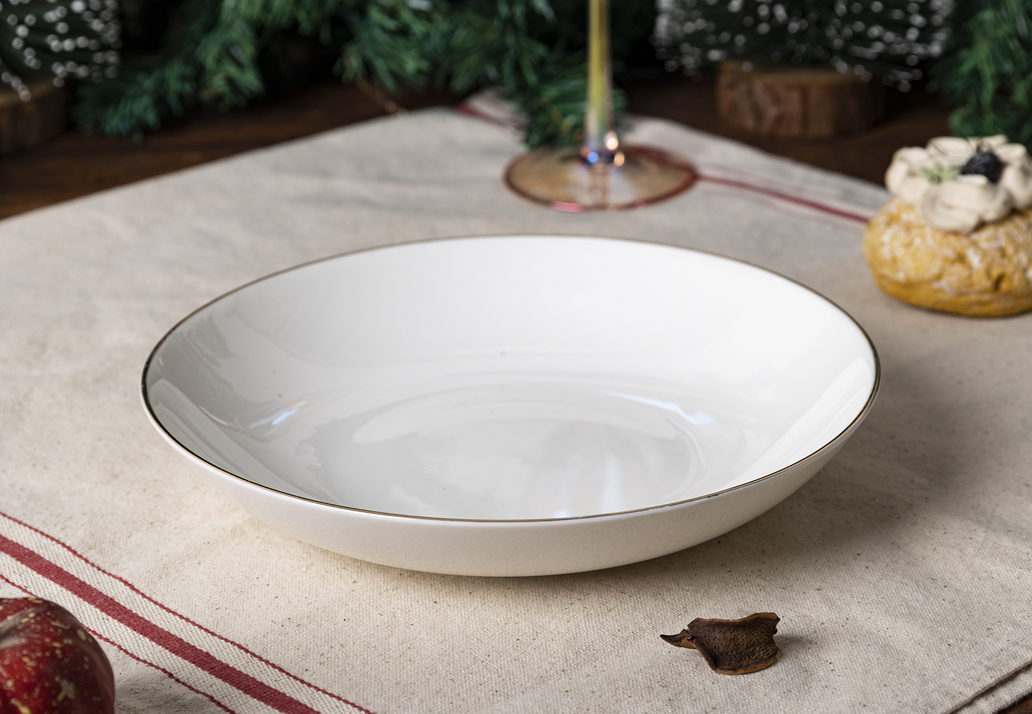 CHANGSHA HAPPY GO Classic Black and White Reactive Glaze Porcelain Dinnerware Set – Modern Striped Texture Ribbed Embossed Design |happygodinnerware.com