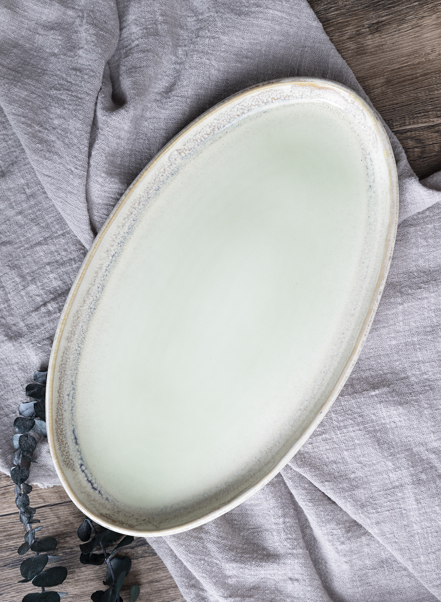 CHANGSHA HAPPY GO  Modern Reactive Glaze Stoneware Dinner Set in Soft Mint Green with Faded Rim Accents  |happygodinnerware.com