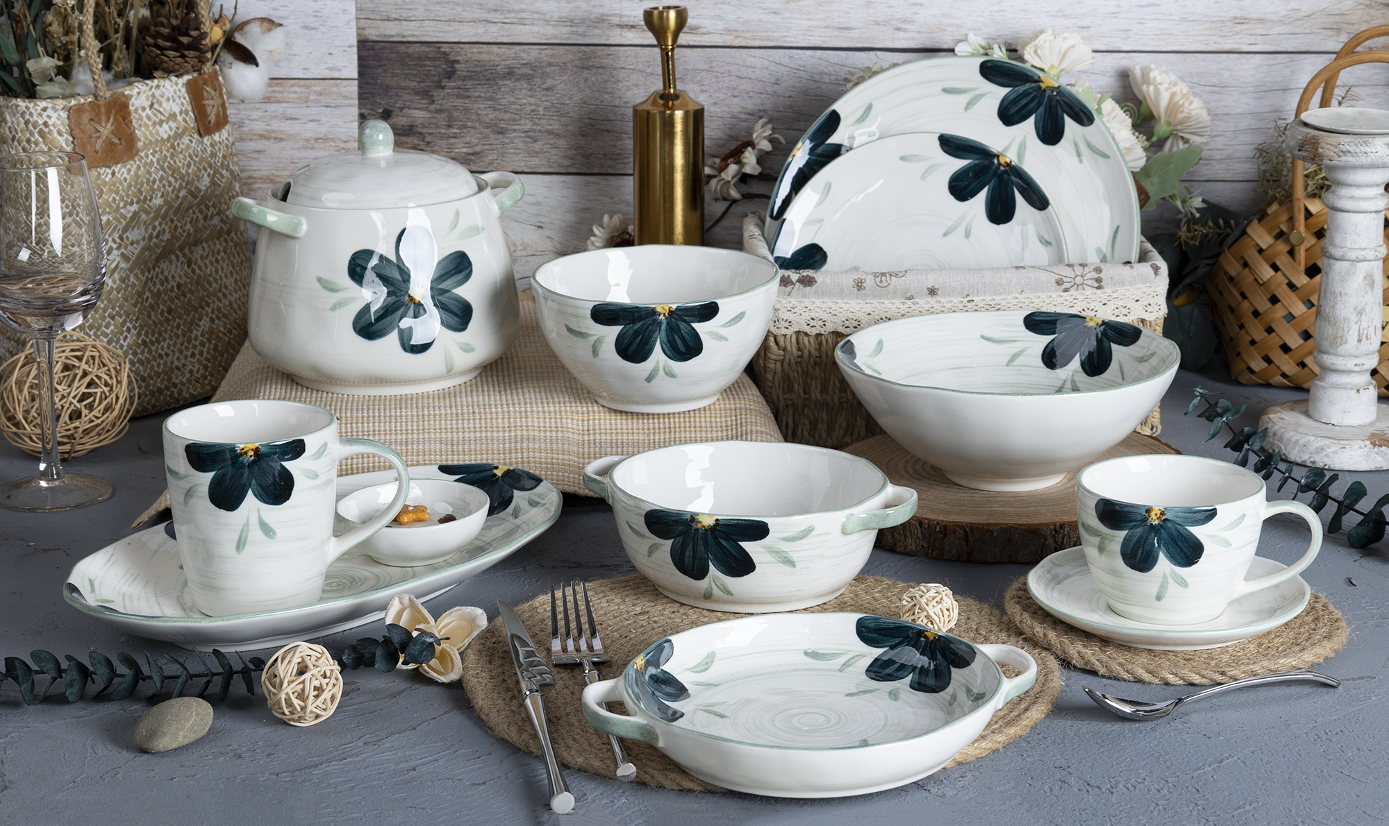 CHANGSHA HAPPY GO  Artistic Bone China Tableware Set with Glossy Finish and Hand-Painted Midnight Floral Design  |happygodinnerware.com