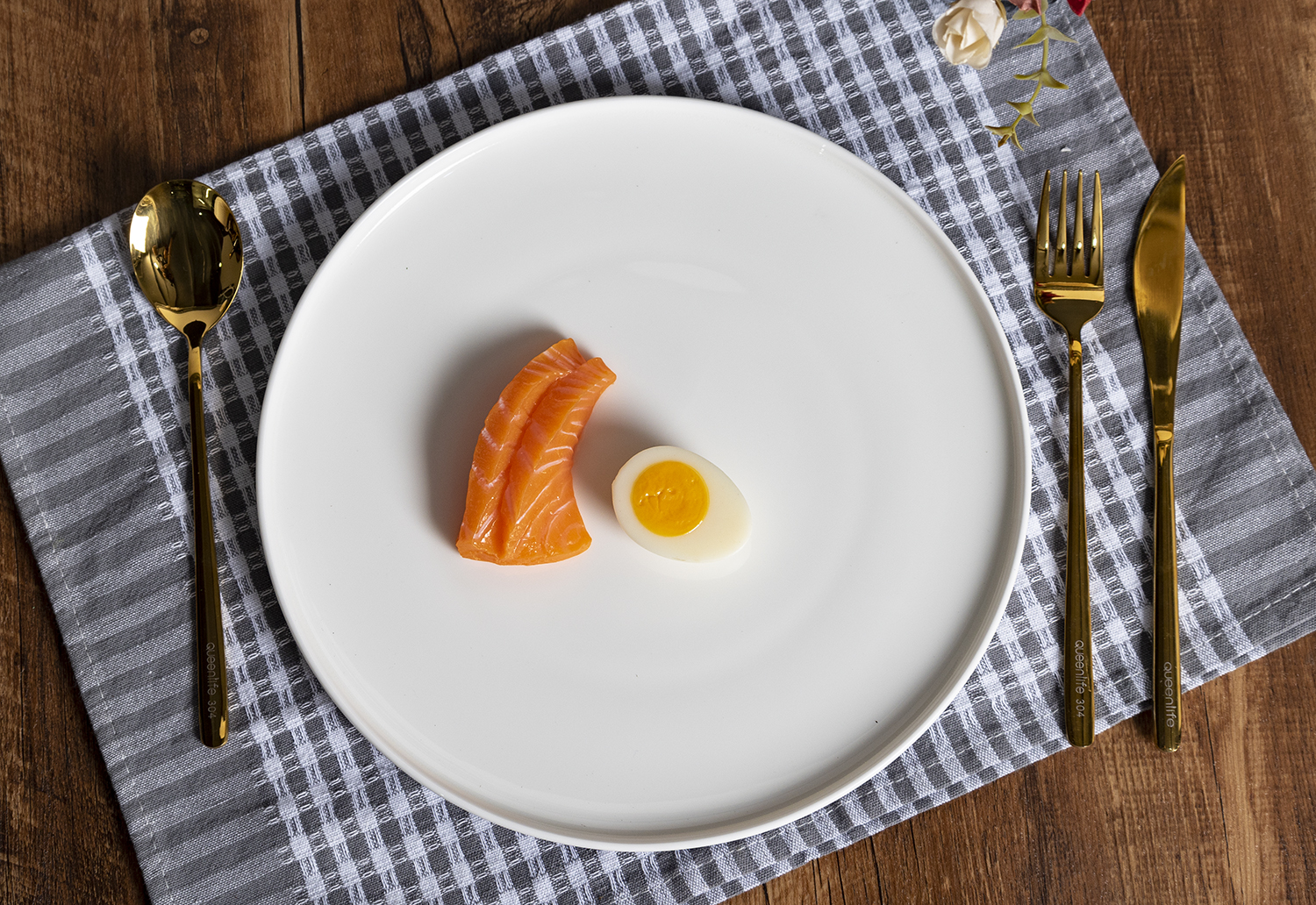 CHANGSHA HAPPY GO  Minimalist Luxury Bone China Dinnerware Set with Smooth Oval and Round Plates” 命名说明 |happygodinnerware.com