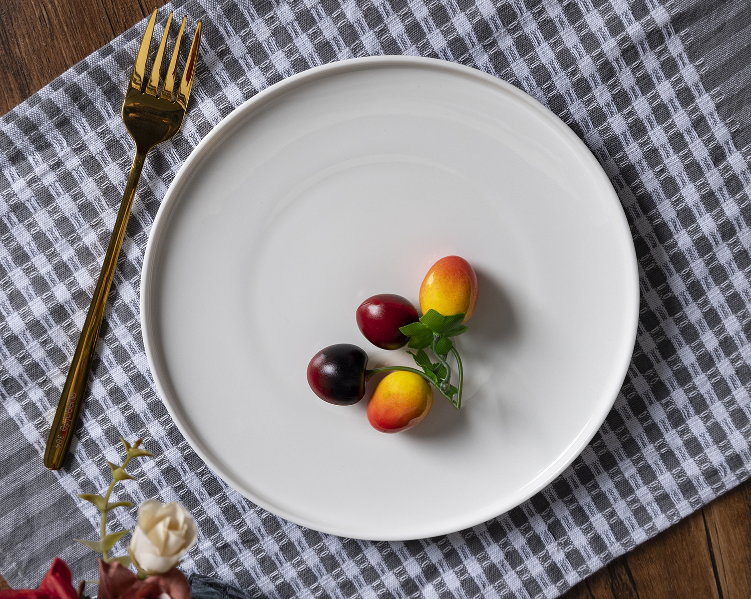 CHANGSHA HAPPY GO  Minimalist Luxury Bone China Dinnerware Set with Smooth Oval and Round Plates” 命名说明 |happygodinnerware.com