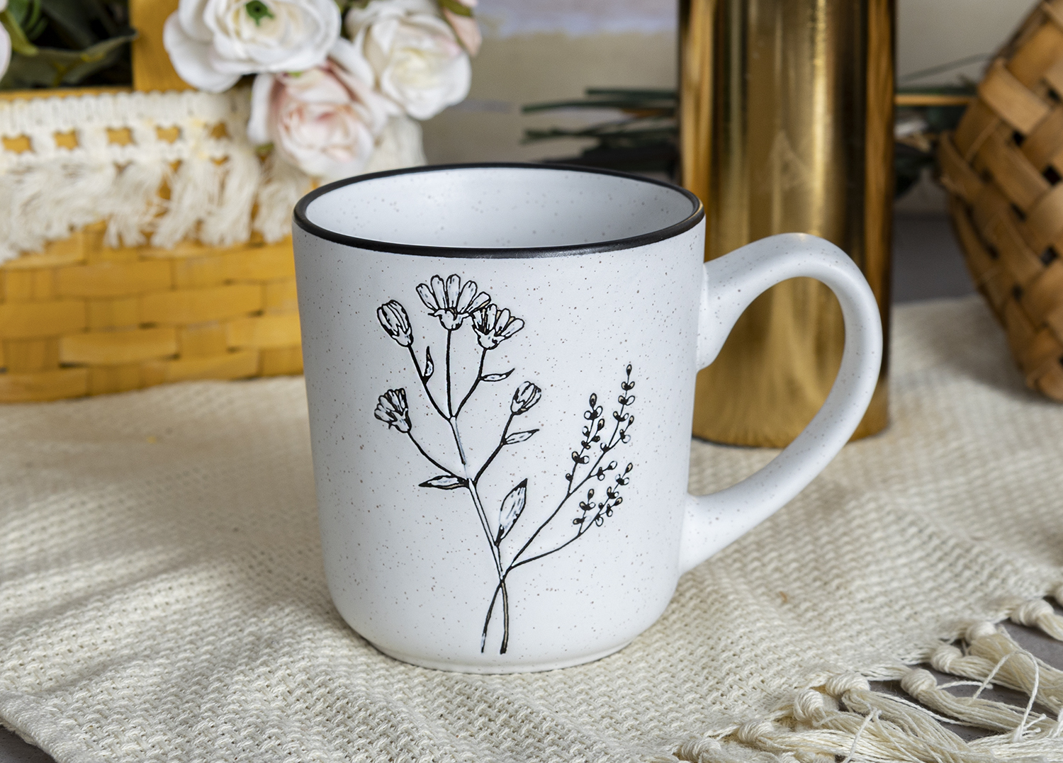 CHANGSHA HAPPY GO Minimalist Silkscreen Stoneware Dinner Set in Off-White with Botanical Ink Sketches and Matte Speckled Finish |happygodinnerware.com