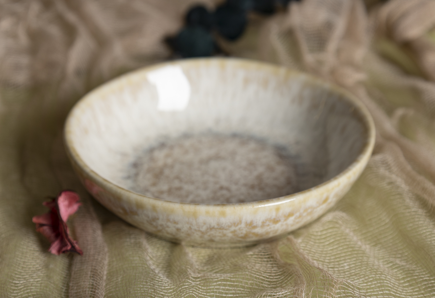 ​CHANGSHA HAPPY GO  Handcrafted Stoneware Reactive Glaze Dinnerware Set with Rustic Yellow Tones for Everyday and Festive Dining |happygodinnerware.com
