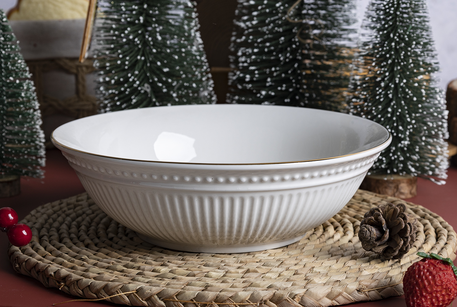 CHANGSHA HAPPY GO Luxury White Embossed Bone China Dinnerware Set with Gold Rim and Vertical Fluted Pattern |happygodinnerware.com