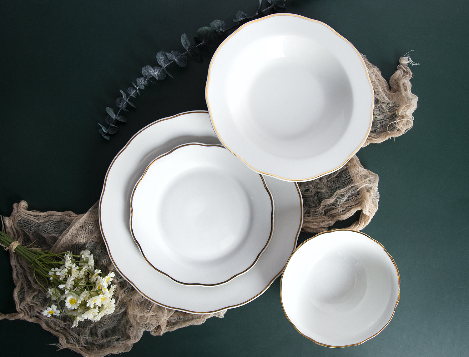 ​CHANGSHA HAPPY GO White Porcelain Dinnerware Set with Gold Trim |happygodinnerware.com