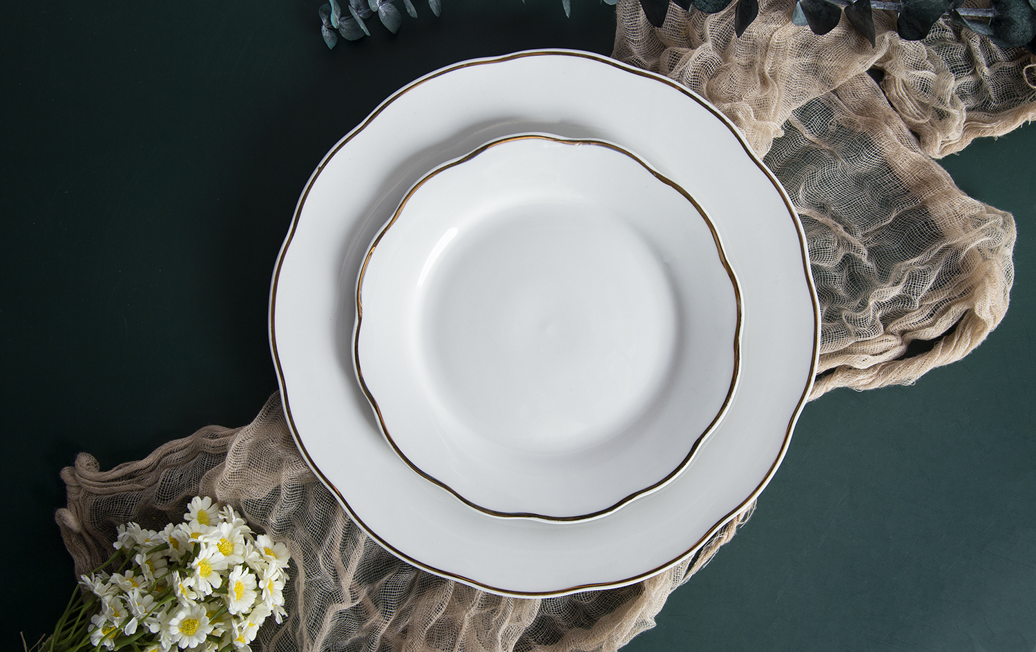 ​CHANGSHA HAPPY GO White Porcelain Dinnerware Set with Gold Trim |happygodinnerware.com