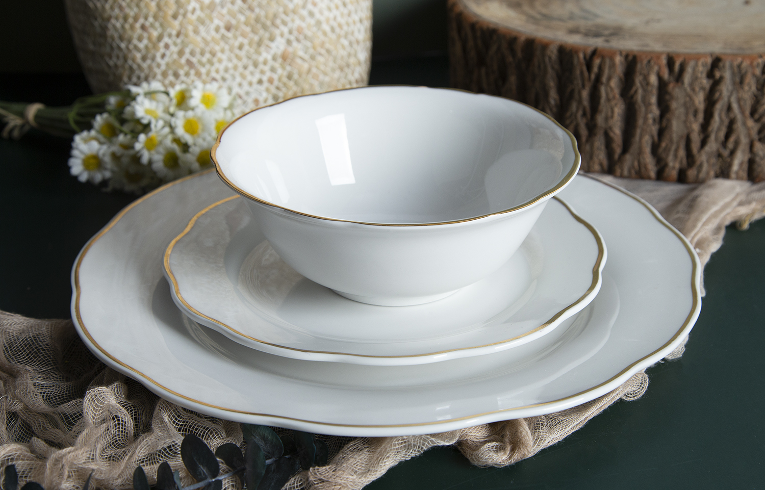 ​CHANGSHA HAPPY GO White Porcelain Dinnerware Set with Gold Trim |happygodinnerware.com