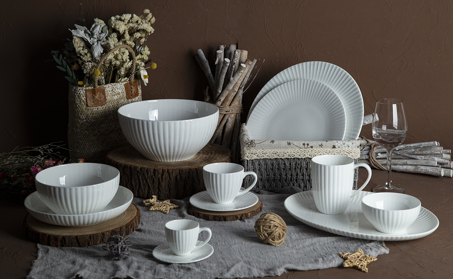 ​CHANGSHA HAPPY GO Elegant Ribbed Bone China Dinnerware Set |happygodinnerware.com