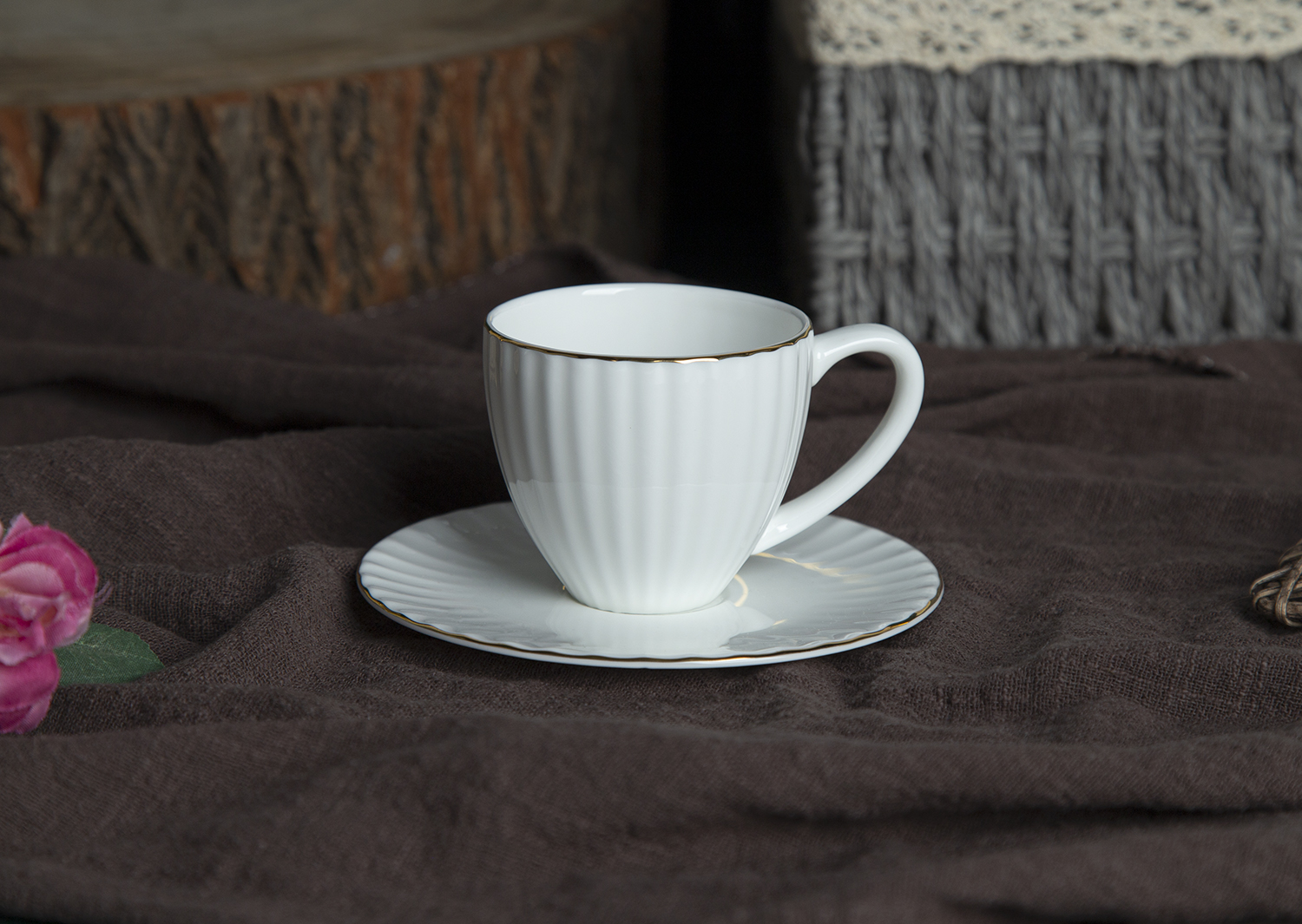 ​CHANGSHA HAPPY GO Elegant Ribbed Bone China Dinnerware Set |happygodinnerware.com