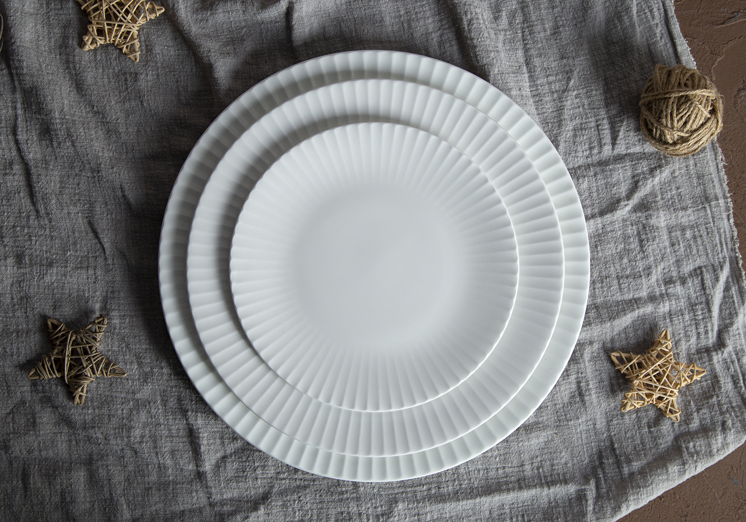 ​CHANGSHA HAPPY GO Elegant Ribbed Bone China Dinnerware Set |happygodinnerware.com