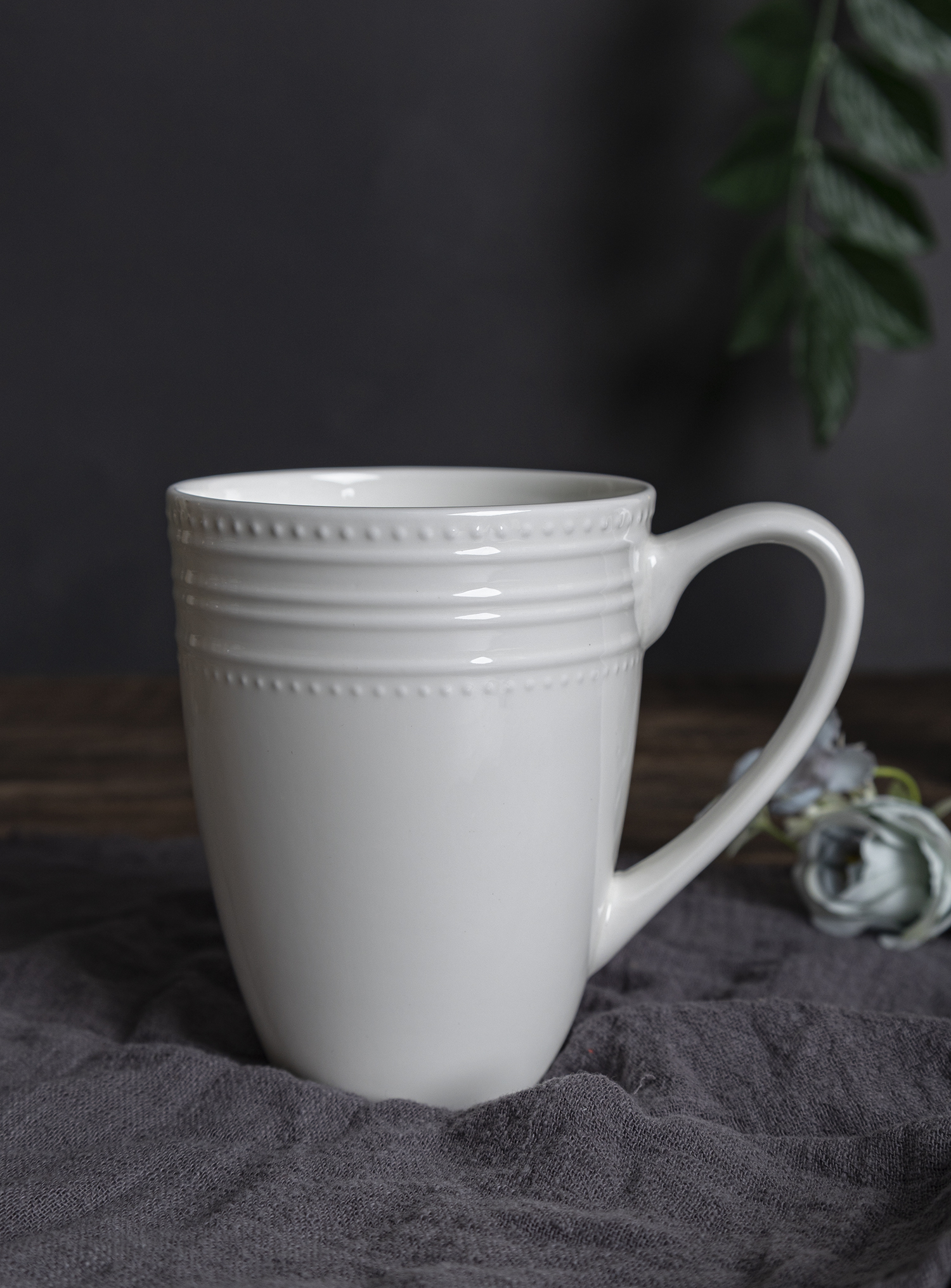 CHANGSHA HAPPY GO Elegant Fine Bone China Dinnerware Set with Collar-Style Embossed Rim for Contemporary Dining  |happygodinnerware.com