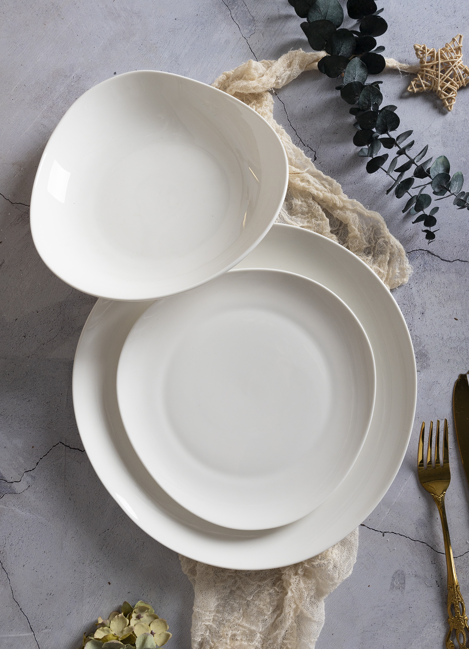 CHANGSHA HAPPY GO Creative Geometric Shape Bone China Dinnerware Set with Smooth White Finish for Modern Table Setting |happygodinnerware.com
