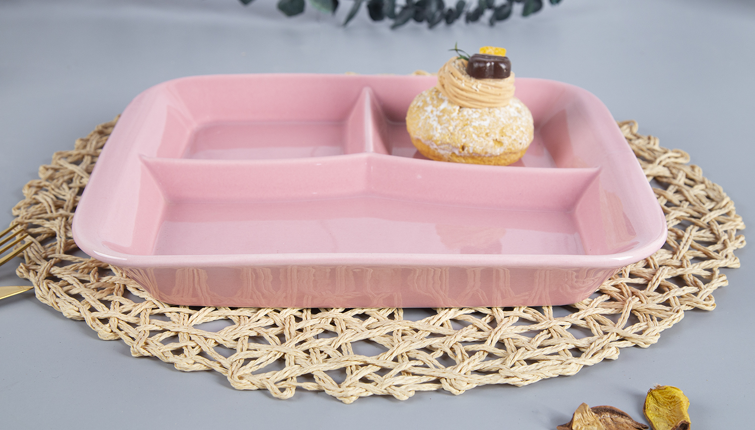 CHANGSHA HAPPY GO New Bone China Divided Plate | happygodinnerware.com