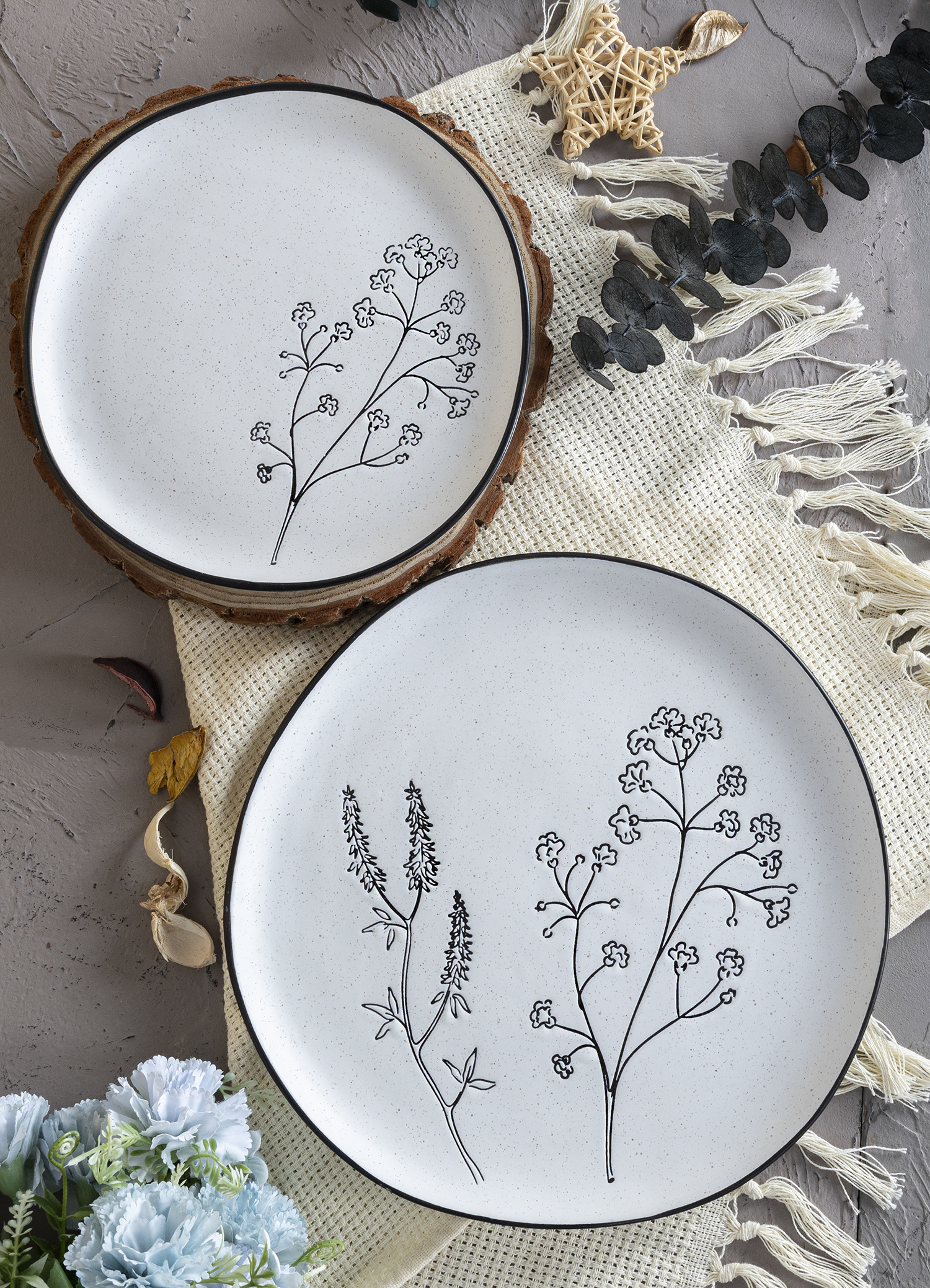 CHANGSHA HAPPY GO Minimalist Silkscreen Stoneware Dinner Set in Off-White with Botanical Ink Sketches and Matte Speckled Finish |happygodinnerware.com