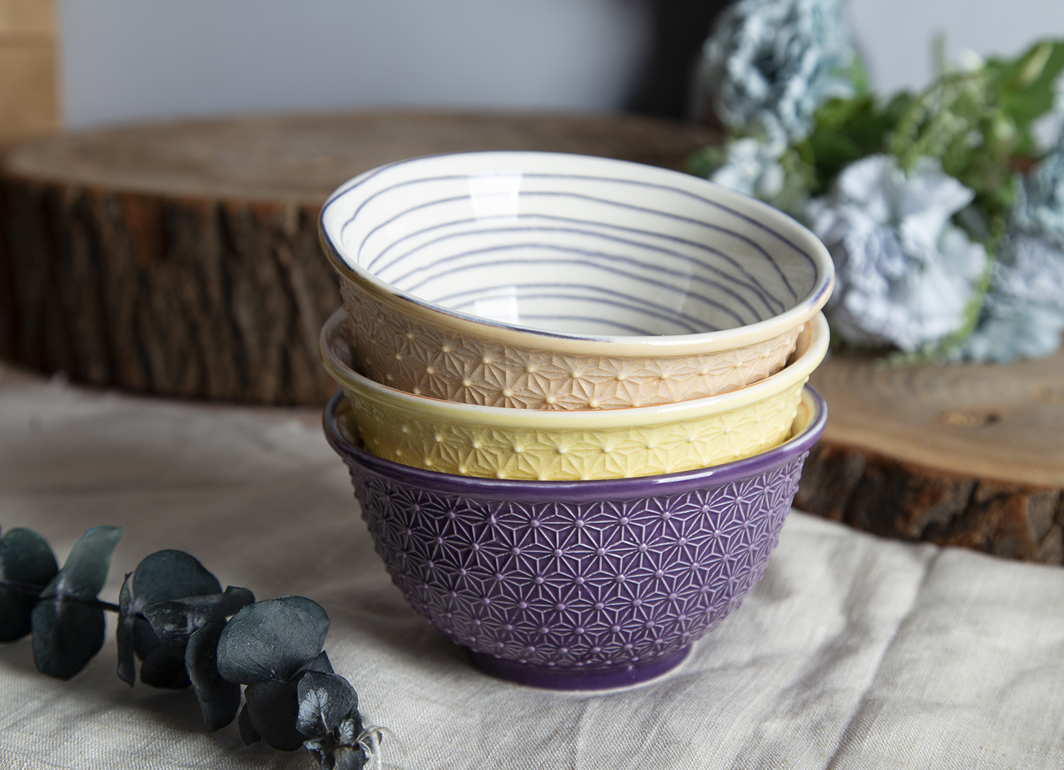 CHANGSHA HAPPY GO Star Pattern Embossed Stoneware Bowls with Color Glaze and Printed Design | happygodinnerware.com