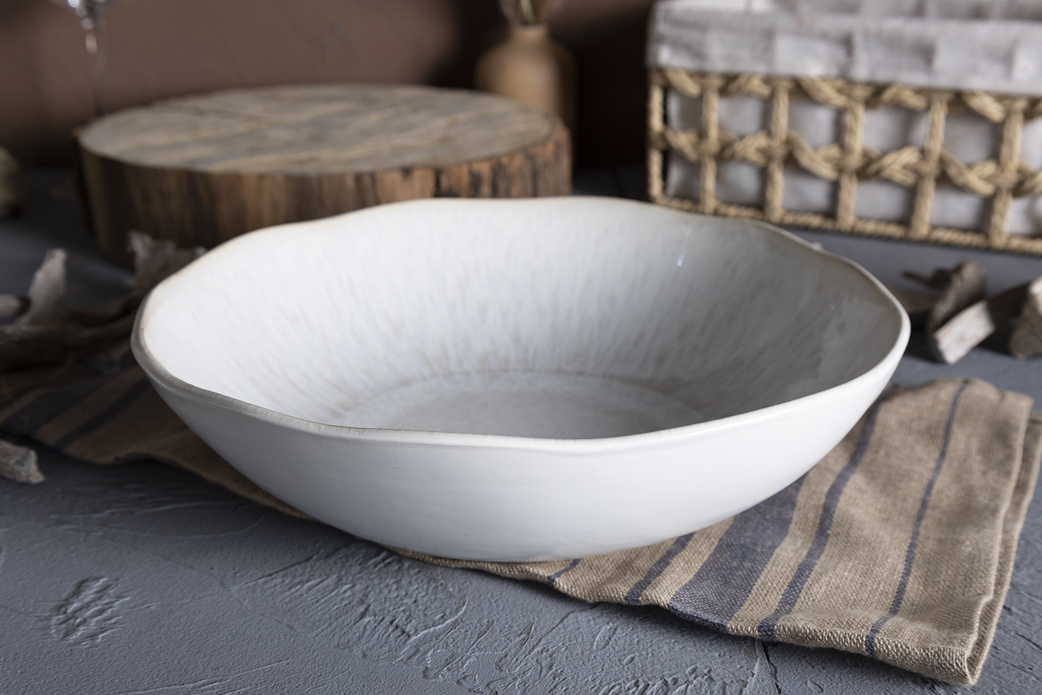 CHANGSHA HAPPY GO Handcrafted Reactive Glaze Stoneware Tableware Set with Organic Shapes and Earthy Tones |happygodinnerware.com