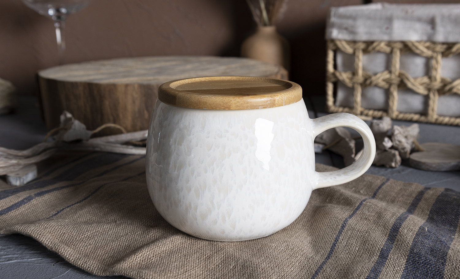CHANGSHA HAPPY GO Handcrafted Reactive Glaze Stoneware Tableware Set with Organic Shapes and Earthy Tones |happygodinnerware.com