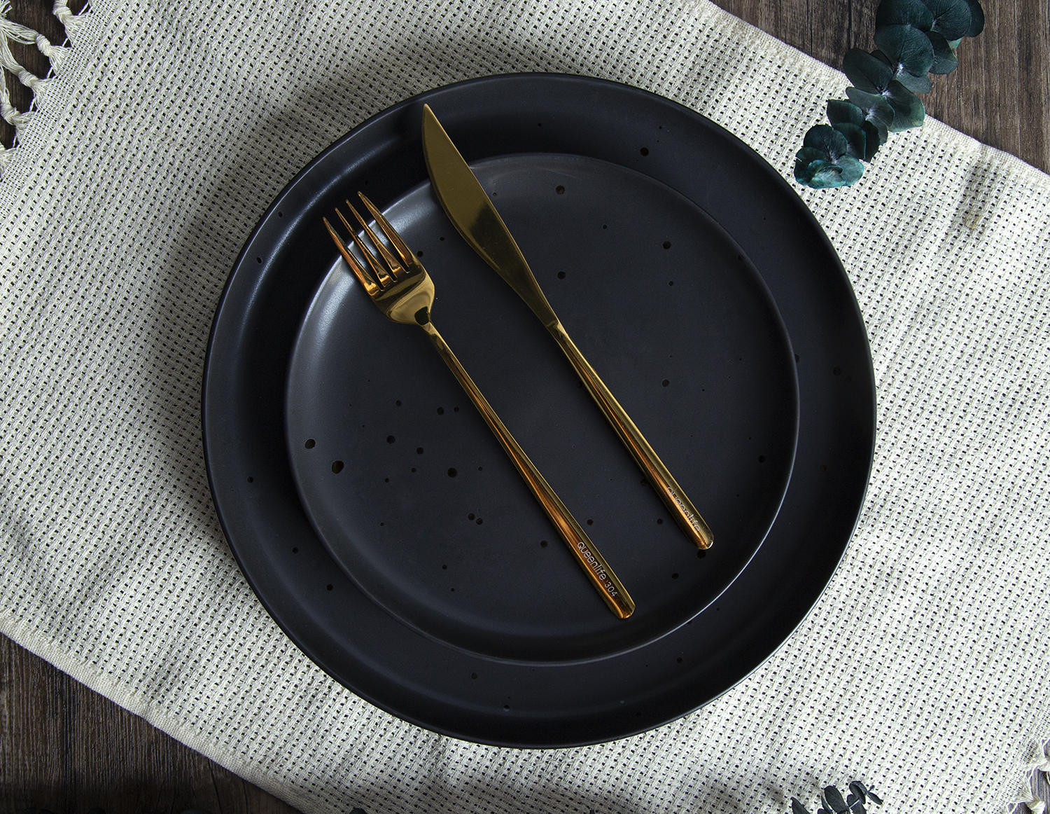CHANGSHA HAPPY GO Speckled Reactive Glaze Stoneware | happygodinnerware.com